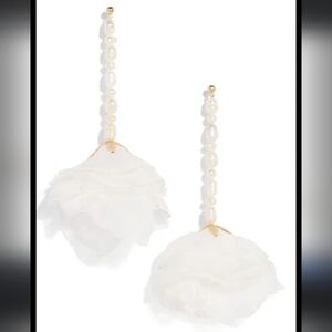 NWT Stella + RubyDaphne Chiffon Flower Linear Drop Earrings in Gold/White